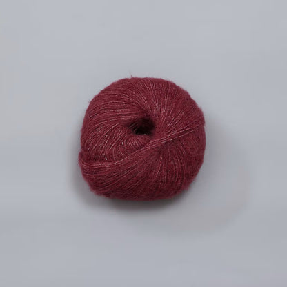 Rauma Alpaca Silk – 65 % babyalpakka, 25 % silke, 10 % ekstra fin merino – 25 g ≈ 200 m