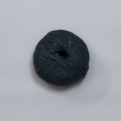 Rauma Alpaca Silk – 65 % babyalpakka, 25 % silke, 10 % ekstra fin merino – 25 g ≈ 200 m