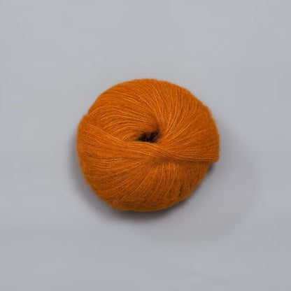 Rauma Alpaca Silk – 65 % babyalpakka, 25 % silke, 10 % ekstra fin merino – 25 g ≈ 200 m