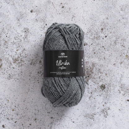 Svarta Fåret Ulrika Reflex – 88 % ull / 12 % polyester – 50 g ≈ 87 m