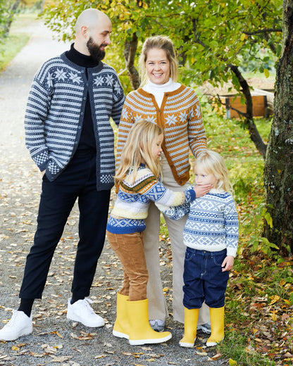 Genser med norske småborder barn | Rauma | Strikkepakke