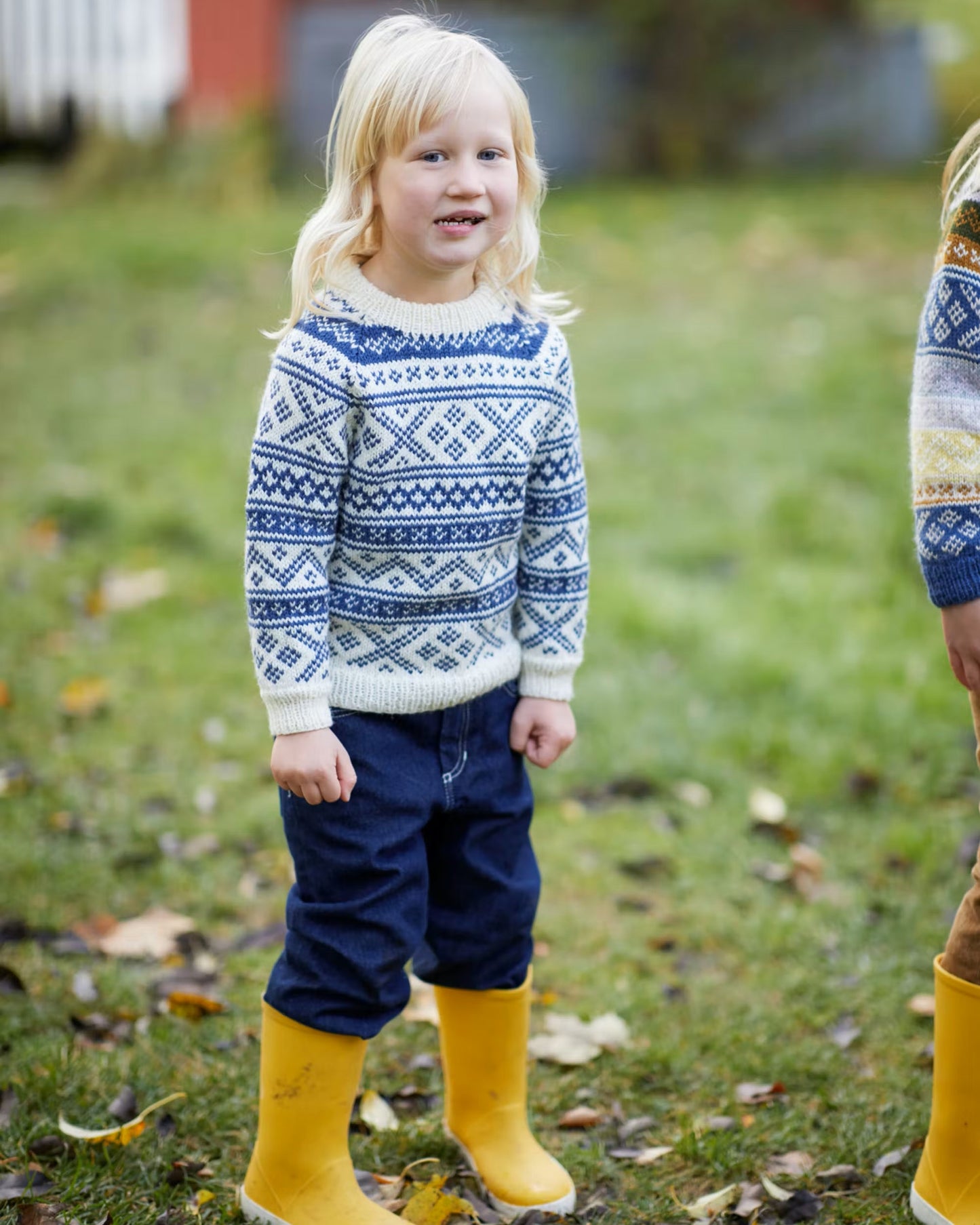 Genser med norske småborder barn | Rauma | Strikkepakke