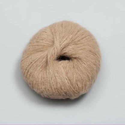 Rauma Alpaca Silk – 65 % babyalpakka, 25 % silke, 10 % ekstra fin merino – 25 g ≈ 200 m