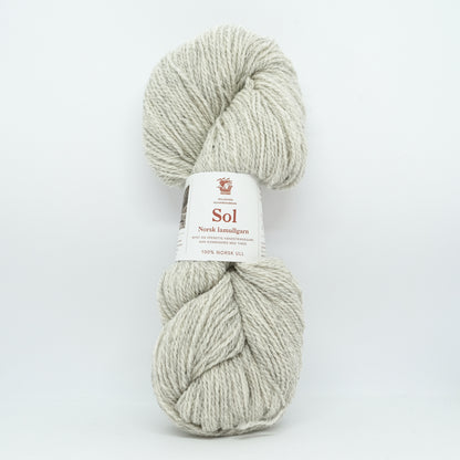 Hillesvåg Sol Lamullgarn – 100 % norsk lamull C1 Fin – 100 g/≈290 m