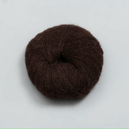 Rauma Alpaca Silk – 65 % babyalpakka, 25 % silke, 10 % ekstra fin merino – 25 g ≈ 200 m
