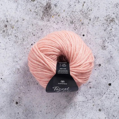 Svarta Fåret Tencel Blow – 58 % Tencel / 42 % alpakka – 50 g ≈ 100 m - utgående garn