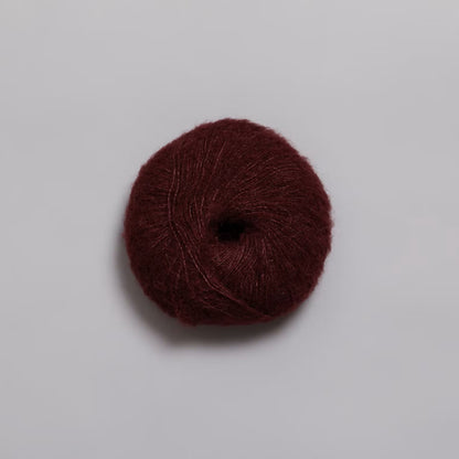 Rauma Alpaca Silk – 65 % babyalpakka, 25 % silke, 10 % ekstra fin merino – 25 g ≈ 200 m
