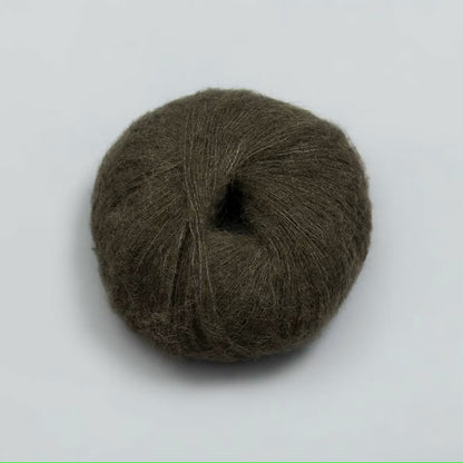 Rauma Alpaca Silk – 65 % babyalpakka, 25 % silke, 10 % ekstra fin merino – 25 g ≈ 200 m
