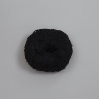 Rauma Alpaca Silk – 65 % babyalpakka, 25 % silke, 10 % ekstra fin merino – 25 g ≈ 200 m