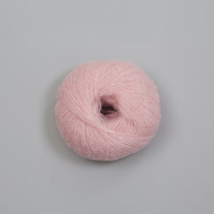 Rauma Alpaca Silk – 65 % babyalpakka, 25 % silke, 10 % ekstra fin merino – 25 g ≈ 200 m