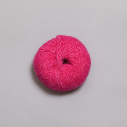 Rauma Alpaca Silk – 65 % babyalpakka, 25 % silke, 10 % ekstra fin merino – 25 g ≈ 200 m