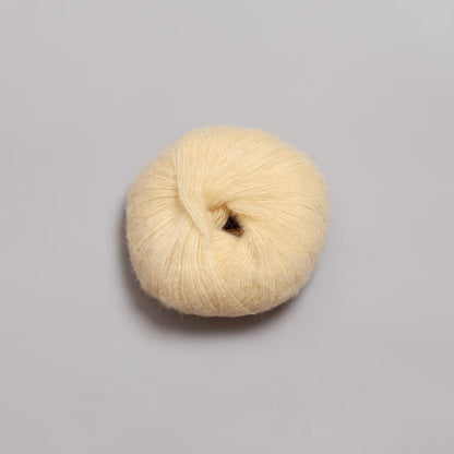 Rauma Alpaca Silk – 65 % babyalpakka, 25 % silke, 10 % ekstra fin merino – 25 g ≈ 200 m