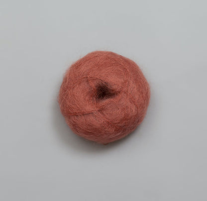Rauma Plum – 70 % Super Kid Mohair / 30 % Polyamid – 25 g ≈ 250 m - utgående garn