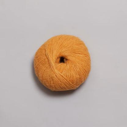 Rauma Alpaca Silk – 65 % babyalpakka, 25 % silke, 10 % ekstra fin merino – 25 g ≈ 200 m