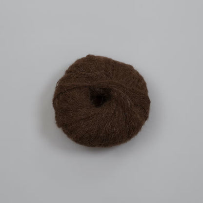 Rauma Alpaca Silk – 65 % babyalpakka, 25 % silke, 10 % ekstra fin merino – 25 g ≈ 200 m