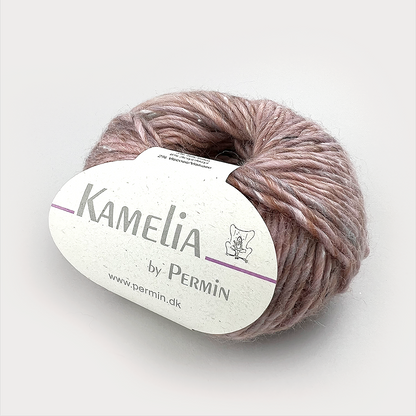Kamelia by Permin – 67 % ull, 20 % alpakka, 5 % silke, 6 % akryl, 2 % viskose – 50 g ≈ 90 m