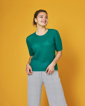 Angel glatt bluse m/korte ermer | by Permin | Strikkepakke