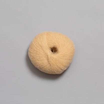Rauma Alpaca Silk – 65 % babyalpakka, 25 % silke, 10 % ekstra fin merino – 25 g ≈ 200 m
